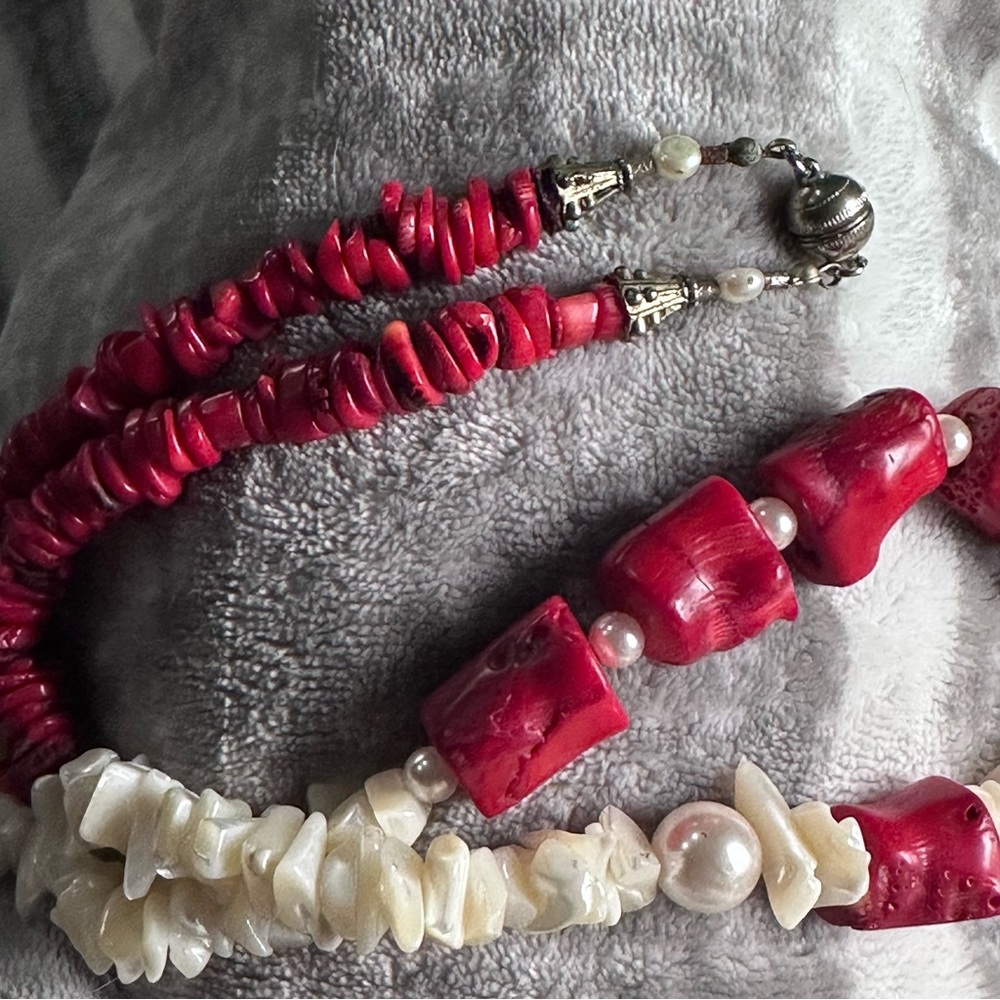 Chucky Statement Necklace 26” Long Red Coral Shells Pearls Magnetic Clasp - Picture 5 of 15
